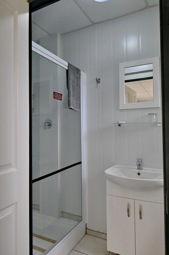 Bathroom 3, SleepOver Phabeni Gate, Ehlanzeni