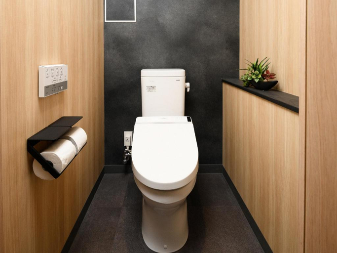 Bathroom 10