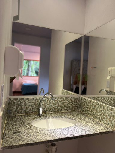 Bathroom 3, Fauna, Angra dos Reis