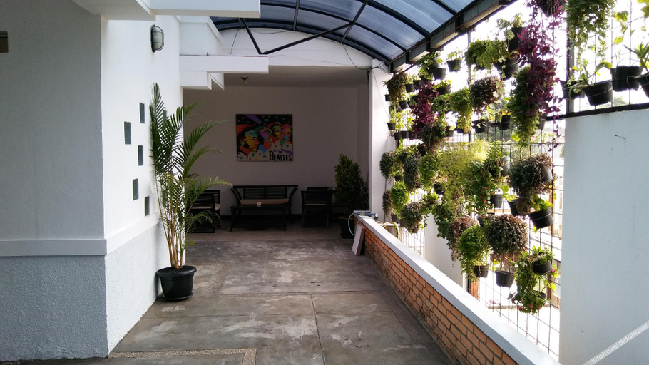 Exterior & Views 3, Cozzy Residence Cipedes Bandung, Bandung