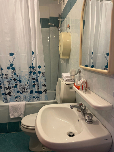 Bathroom 5, Maxim Axial, Florence