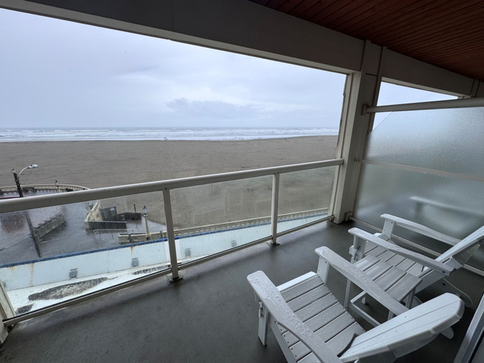 Bedroom 3, Promenade Inn & Suites Oceanfront, Clatsop
