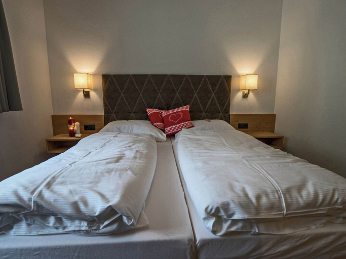 Room 3, Spacious Apartment Near Ski Area in Mayrhofen, Schwaz