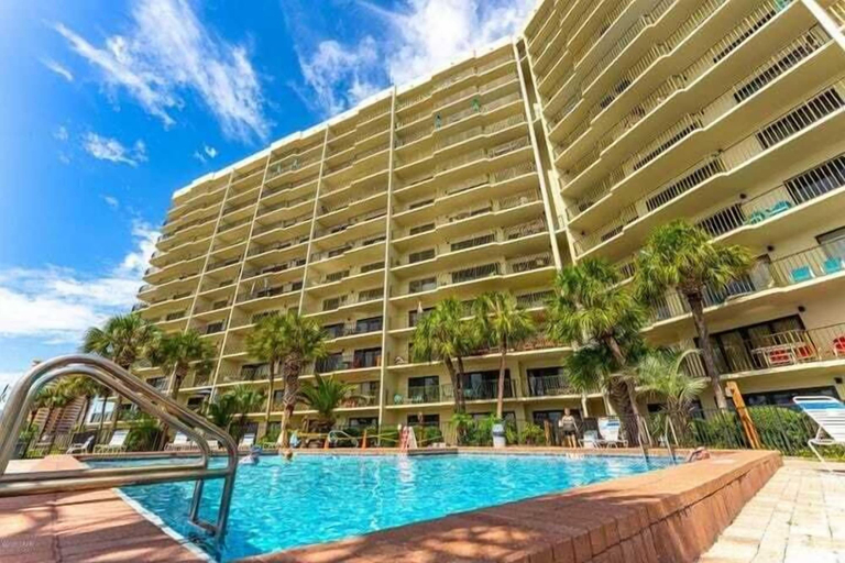 Sport & Beauty, Coral Crush by Avantstay Beachfront + Views!, Bay
