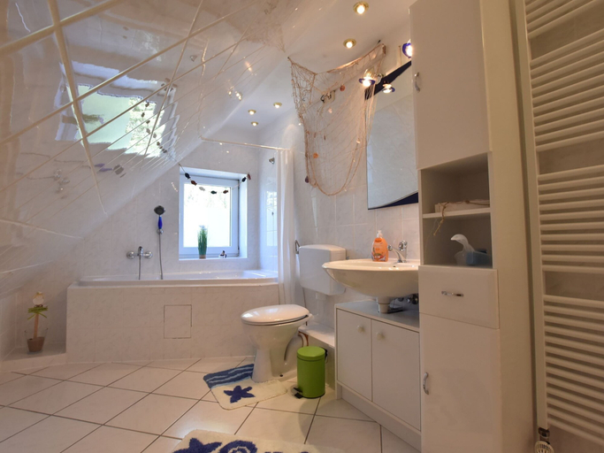 Bathroom 5, Comfortable Apartment Near Insel Poel, Nordwestmecklenburg