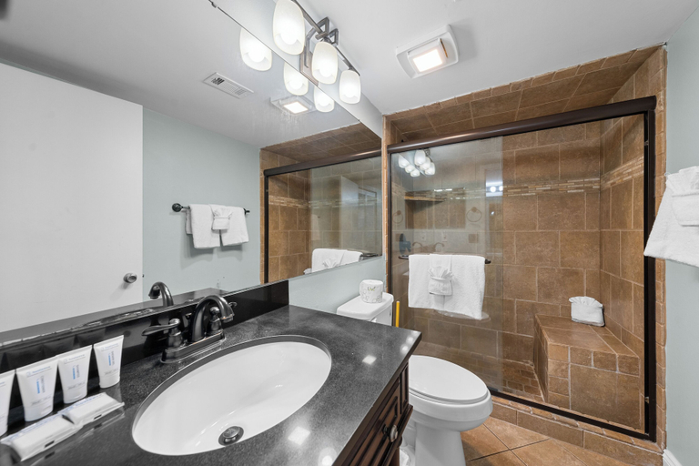 Bathroom 3, Mariner Lakes 20, Baldwin