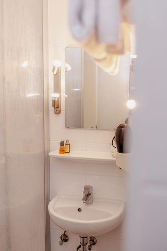Bathroom 1, Hotel Lux, München