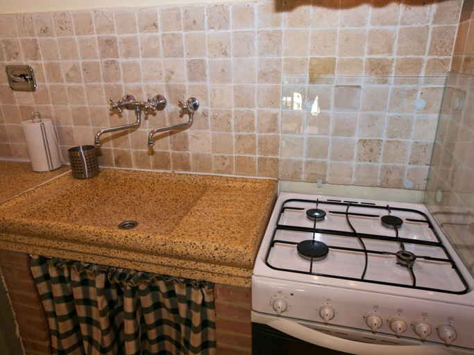 Private kitchen 4, Lovely Farmhouse in Tuscany With Panoramic View, Siena