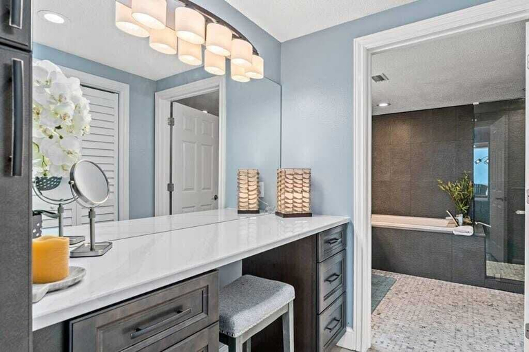 Bathroom, Shoreline Serenity by Avantstay Beachfront + Views!, Bay
