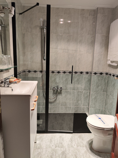 Bathroom 4, Hostal Ciudad de Nájera, La Rioja