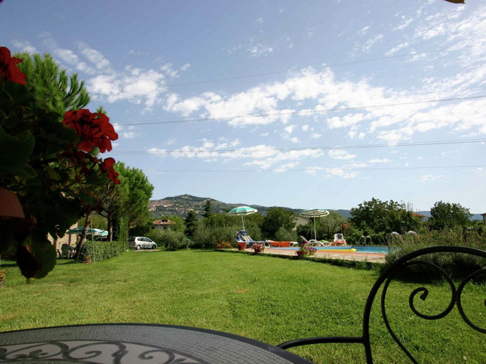 View from property 4, Rustic Farmhouse in Cortona With Swimming Pool, Arezzo
