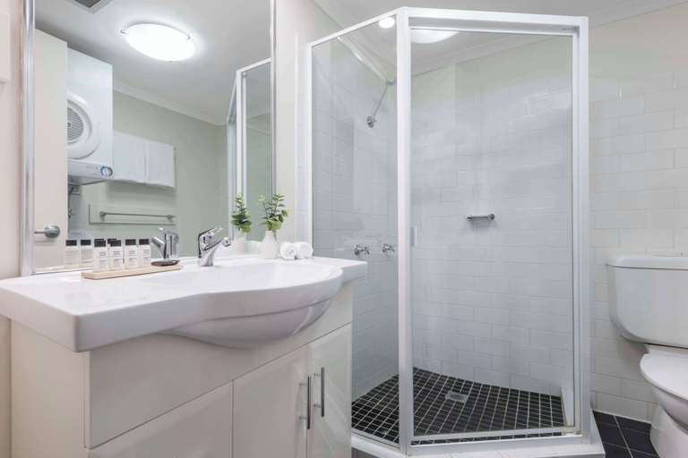 Bathroom 10