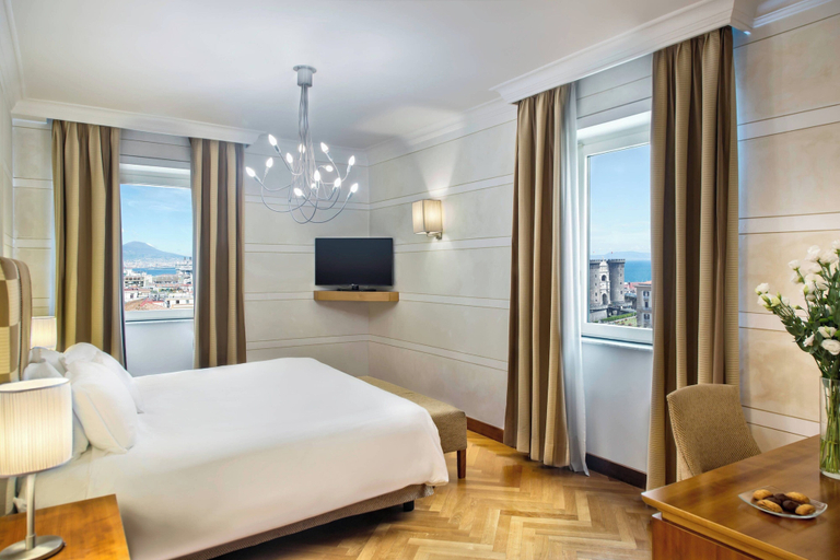 Bedroom 3, Renaissance Naples Hotel Mediterraneo, Napoli