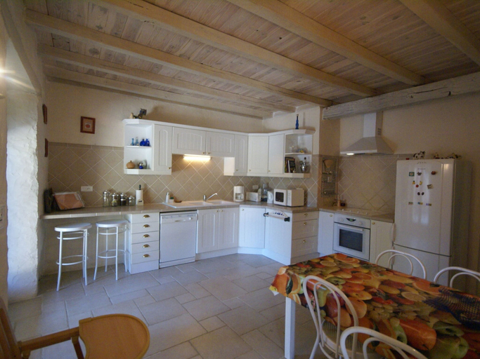 Private kitchen 4, Holiday Home in Saint-laurent-de-la-salle With Pool, Vendée