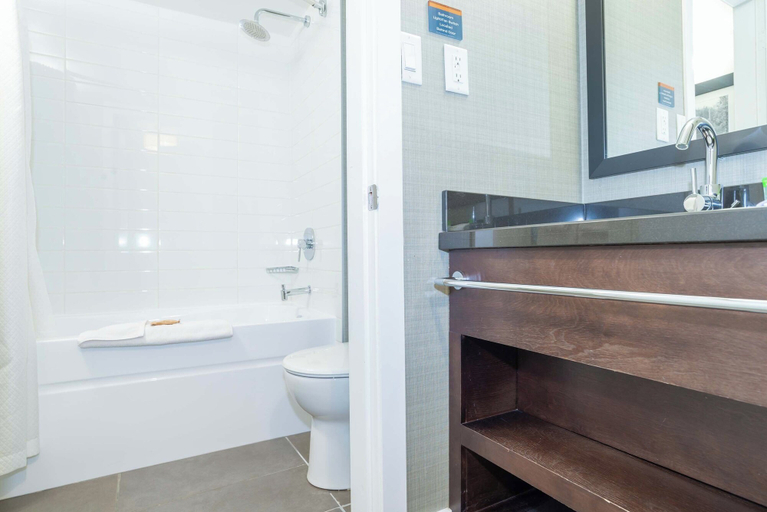 Bathroom 4, Sandman Hotel Vernon, North Okanagan