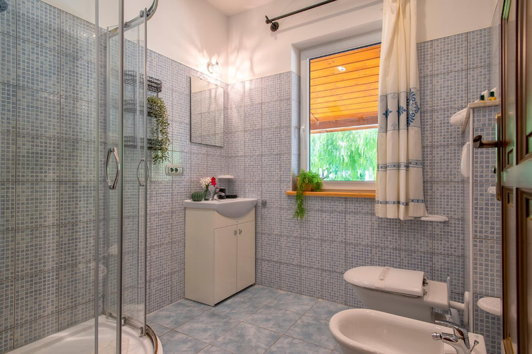 Bathroom 4, Tenute San Giuliano, Agri Resort San Giuliano, Sassari