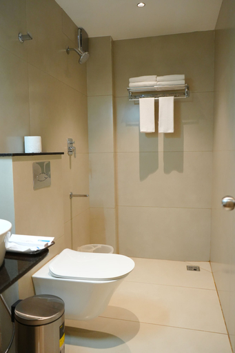 Bathroom 5, Hotel Royal Paris, Chennai