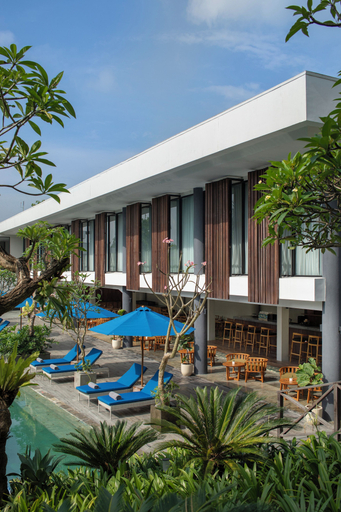 Exterior & Views 22