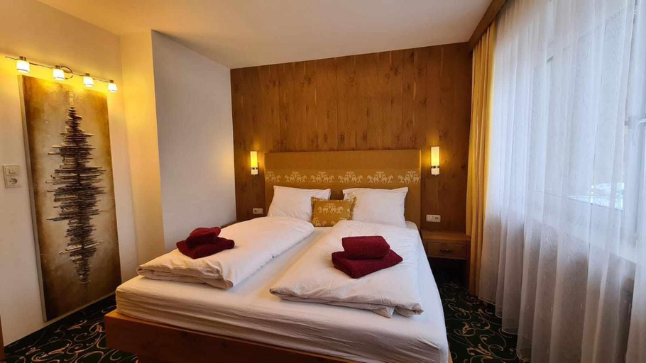 Others 3, Gastehaus Huber, Reutte