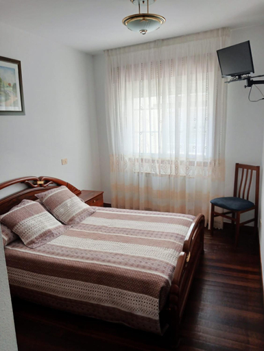 Bedroom 2, Pension Casanova, Ourense