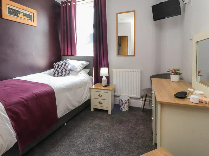 Room 3, 7-bed Beachside Retreat - Sleeps 14 & Pet Friendly, Lancashire