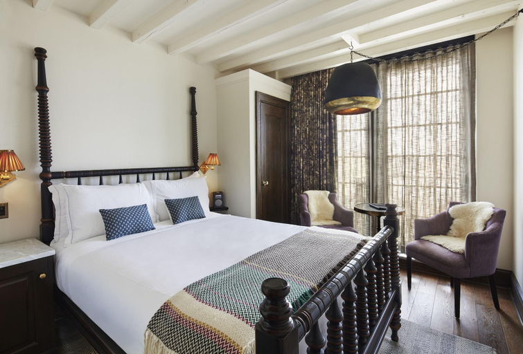 Bedroom 25