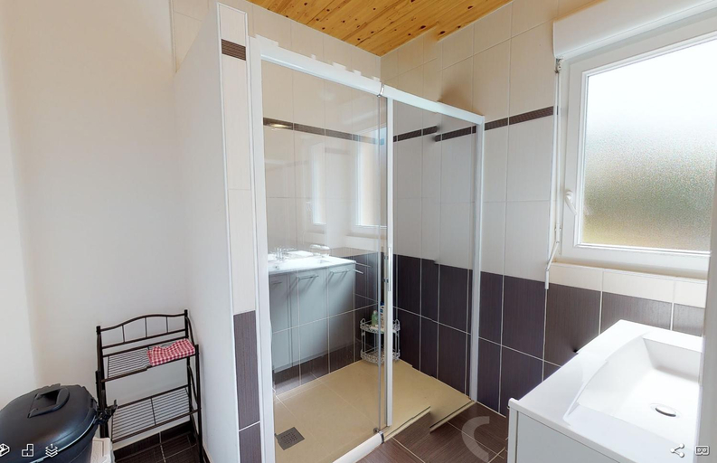 Bathroom 3, Ty Koad, Côtes-d'Armor