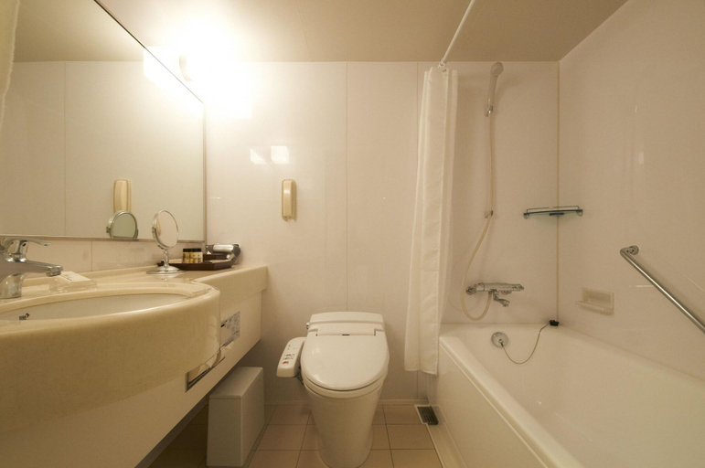 Bathroom 10