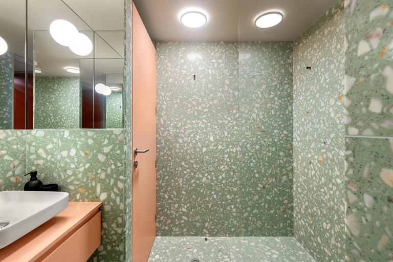 Bathroom 3, Pelicano, Porto