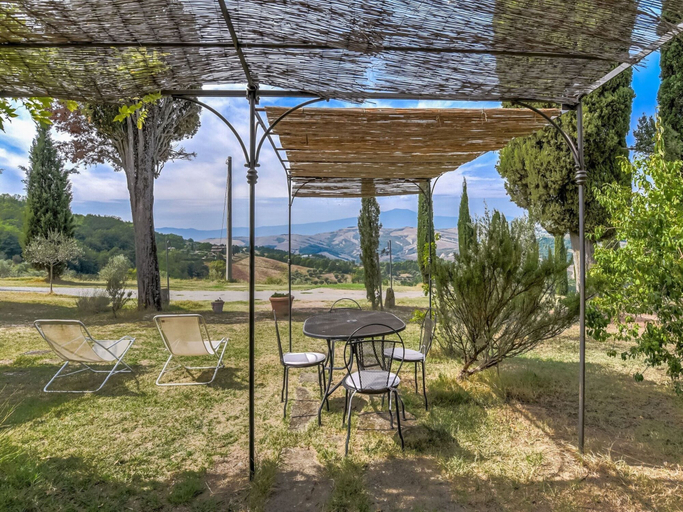 Garden 3, Comfortable Apartment With Stunning Views, Near hot Springs, Siena