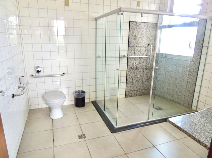 Bathroom 4, Pouso Alegre Hotel, Pouso Alegre