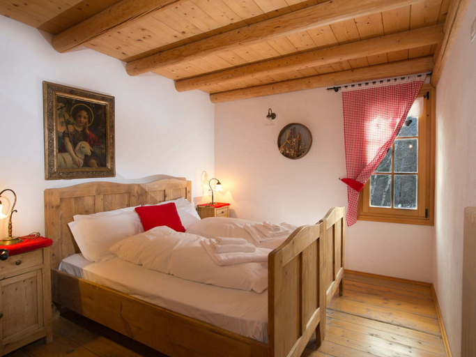 Room 3, Typical Cottage in Bellamonte Italy With Bubble Bath, Trento