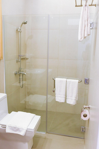 Bathroom 4, Bay's Inn Resort, Baler