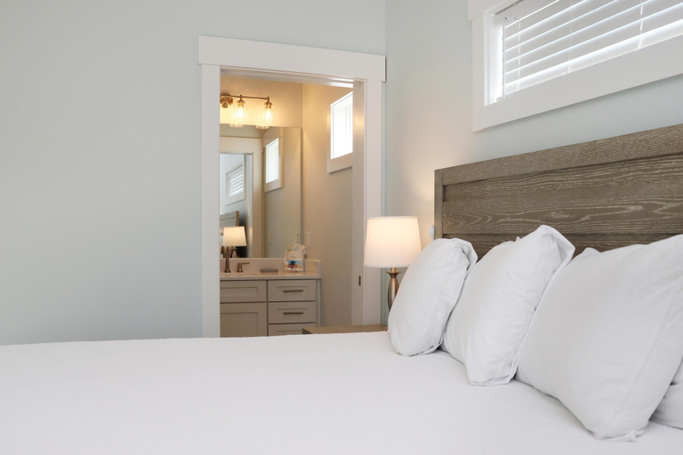 Bedroom 1, Desoto 1, Gulf