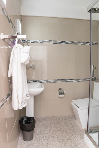 Bathroom 4, Christophers Apartments
