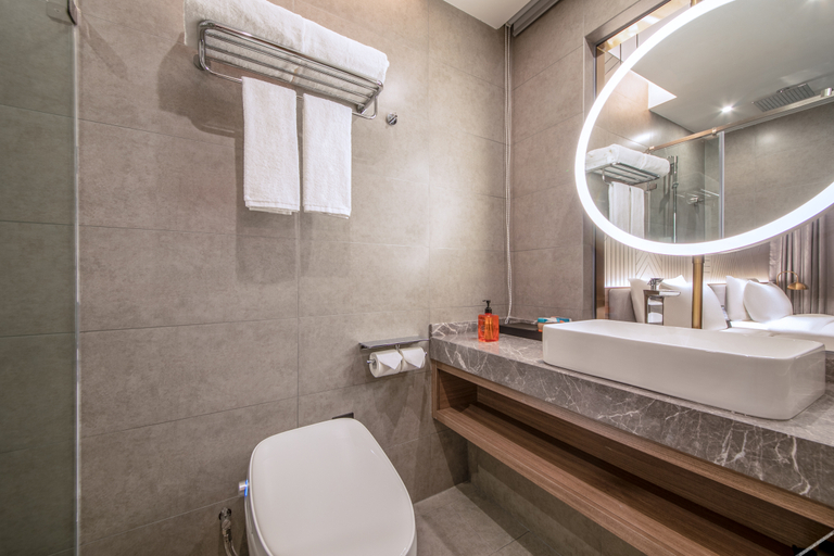 Bathroom 3, Orange Hotel Wuhan Optics Valley Science and Technology Exhibition Center, Wuhan