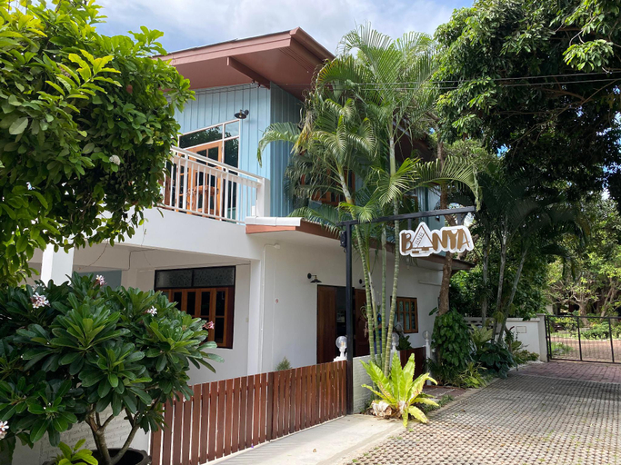 Exterior 9