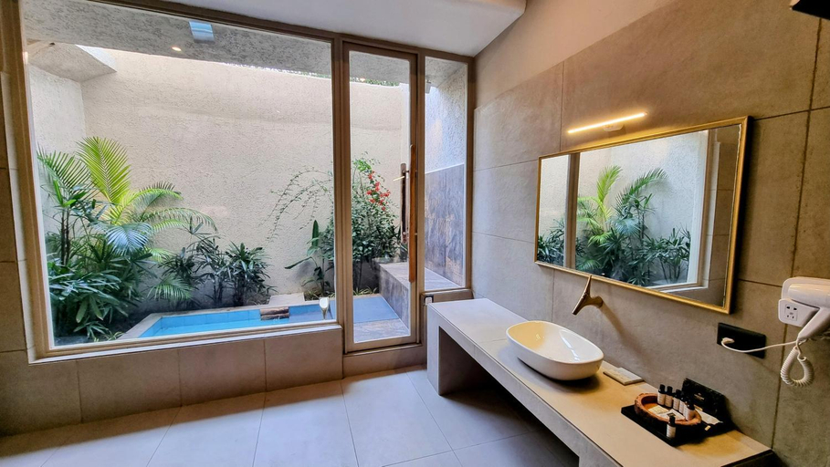 Bathroom 5, Giovanni Village Resort, Bhopal