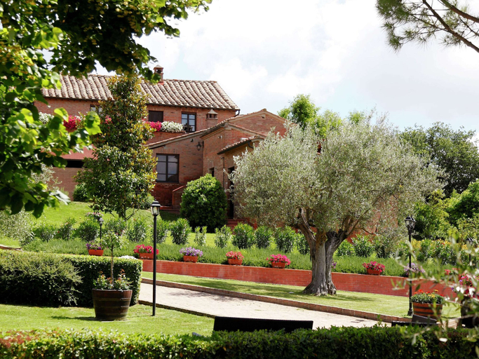 Exterior 5, Vintage Mansion in Montepulciano With Pool, Siena