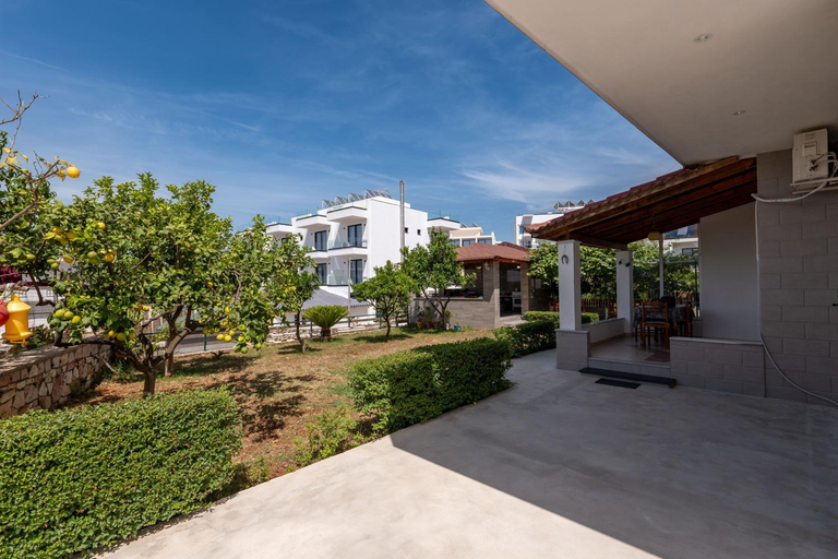 Others 5, Vila Ylli Gjika, Sarandës
