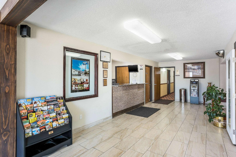 Public Area 1, Rodeway Inn Cedar Rapids Westdale, Linn