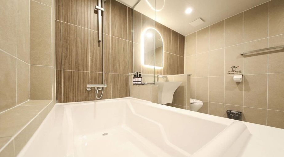 Bathroom 3, Hotel Laglas Asan, Asan