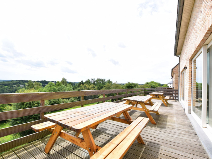 Balcony 4, Stylish Holiday Home in Hastiere With Terrace, Namur