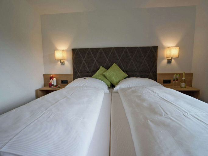Bedroom 2, Apartment near the ski area in Mayrhofen, Schwaz