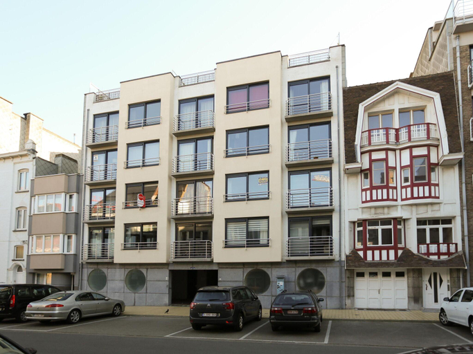 Others 3, Princess 2 located close to the center and dike, West-Vlaanderen