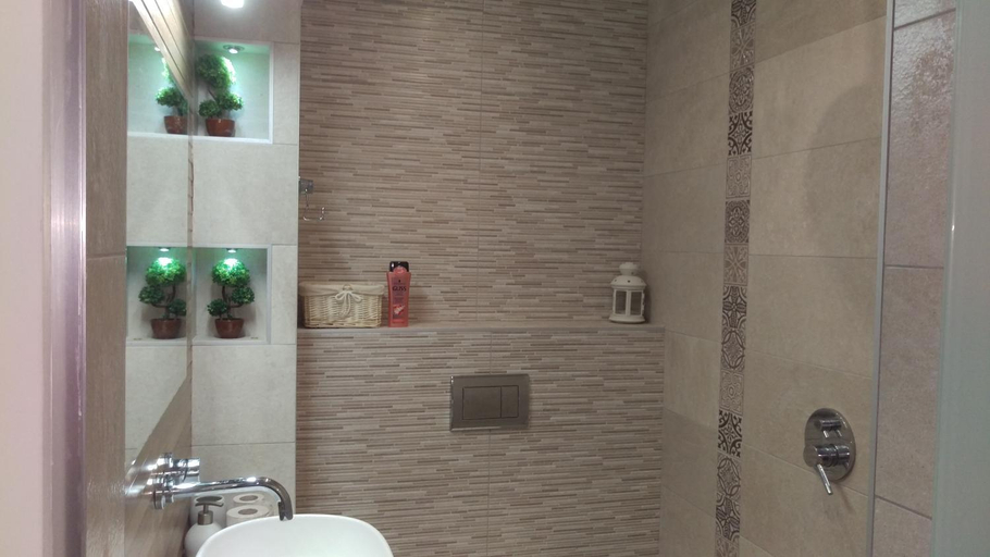 Bathroom 4, Luxury Sunrise Complex Apartment, Varna