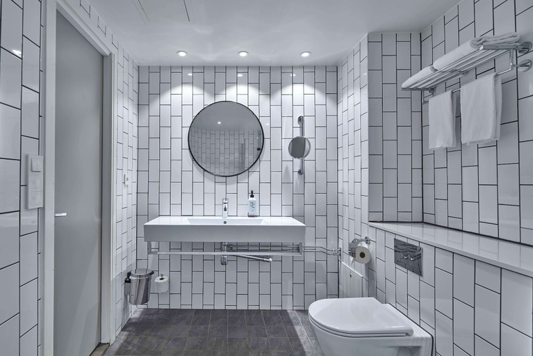 Bathroom 3, Scandic Rubinen, Göteborg