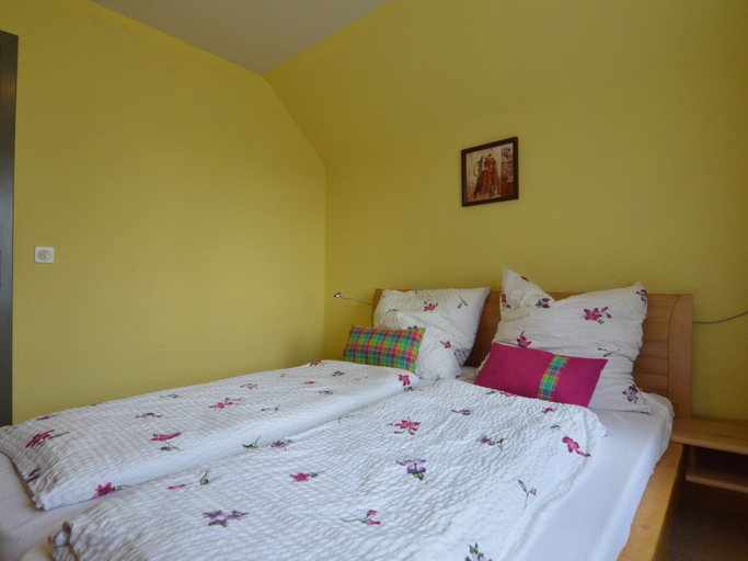 Bedroom 4, Apartment in Liege With Sauna & Hot Tub, Liège
