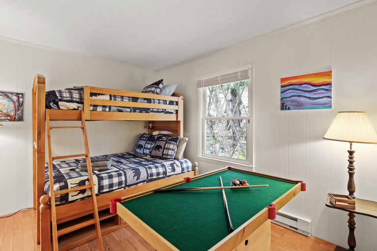 Bedroom 2, 115 Hummingbird Rd by Carolina Stays, Watauga