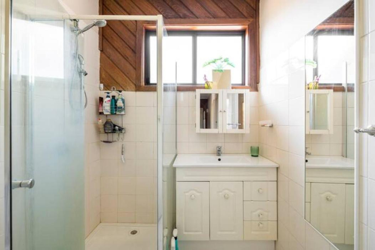 Bathroom, A nice and spacious room in Sunshine, Melbourne